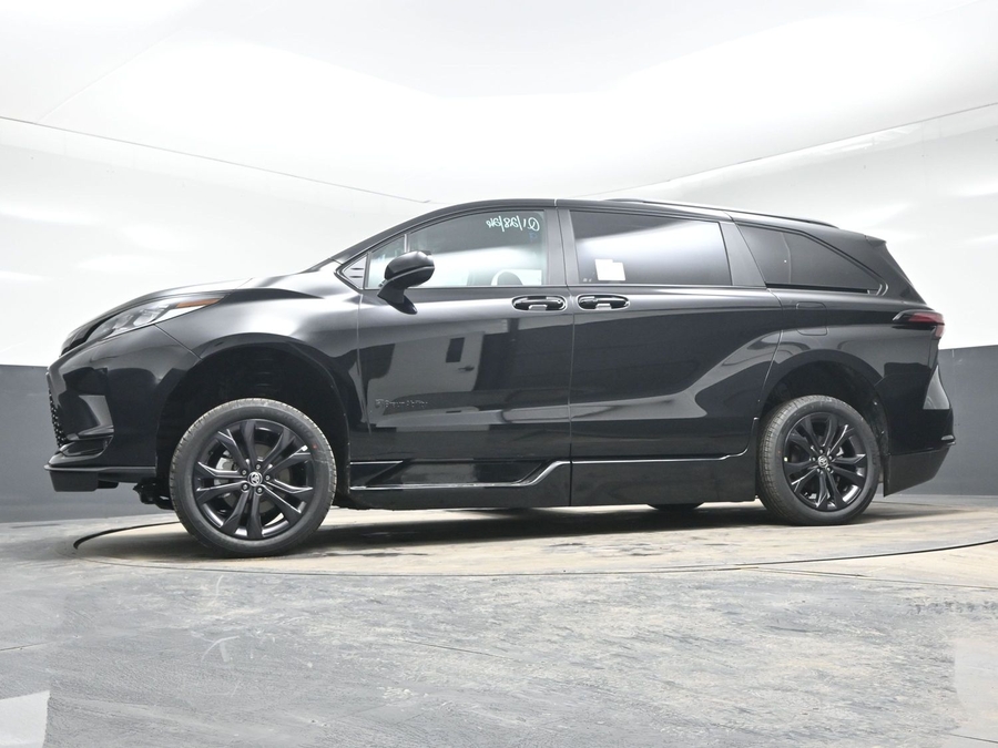 New 2026 Toyota Sienna Hybrid XSE Sport - BraunAbility Side Entry Entry In Floor Automatic Ramp