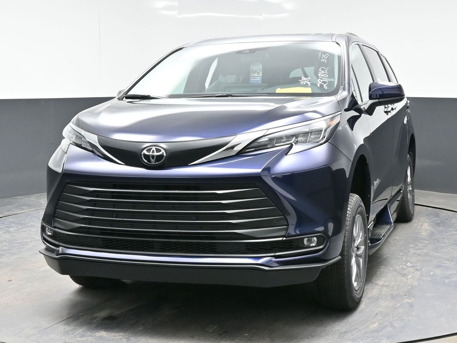 New 2026 Toyota Sienna XLE Add - BraunAbility Side Entry Entry Fold Out Automatic Ramp