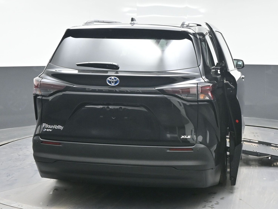 Black Toyota Sienna image number 8