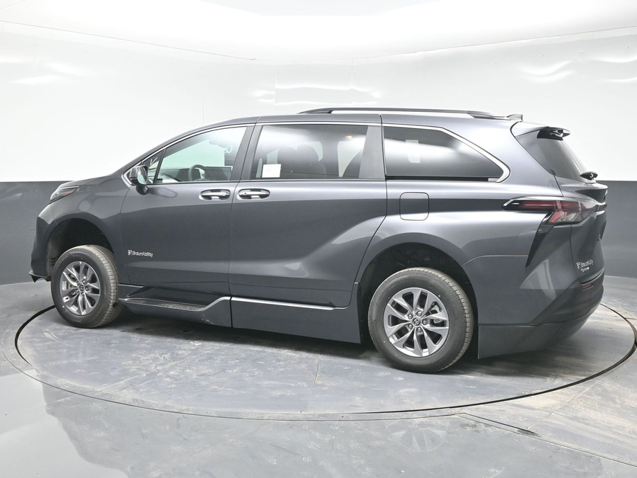 New 2025 Toyota Sienna Hybrid XLE Plus - BraunAbility Side Entry Entry Fold Out Automatic Ramp