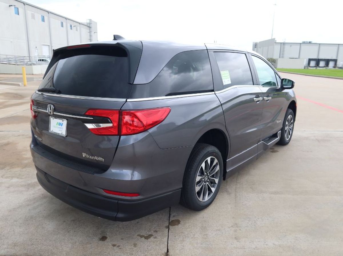 Grey Honda Odyssey image number 5