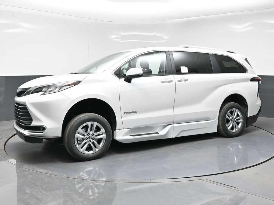 New 2026 Toyota Sienna Hybrid Limited - BraunAbility Side Entry In Floor Automatic Ramp