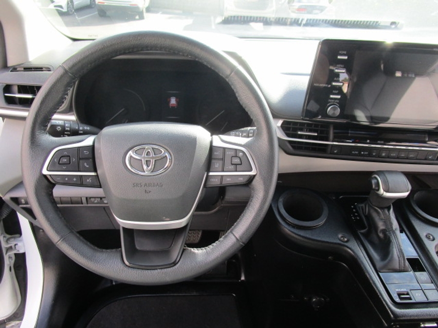 Used 2022 Toyota Sienna Hybrid XLE - BraunAbility Side Entry Entry Fold Out Automatic Ramp