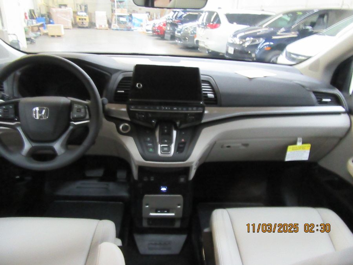 Silver Honda Odyssey with Side Entry Automatic In Floor ramp