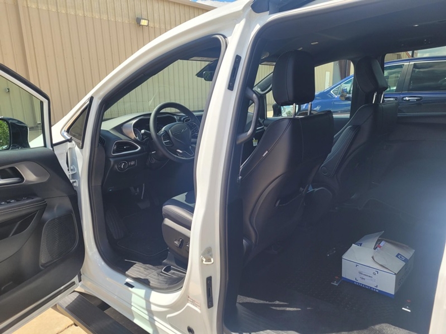 New 2026 Chrysler Voyager LX - FR Conversions Commercial Rear Entry Entry Fold Out Manual Ramp