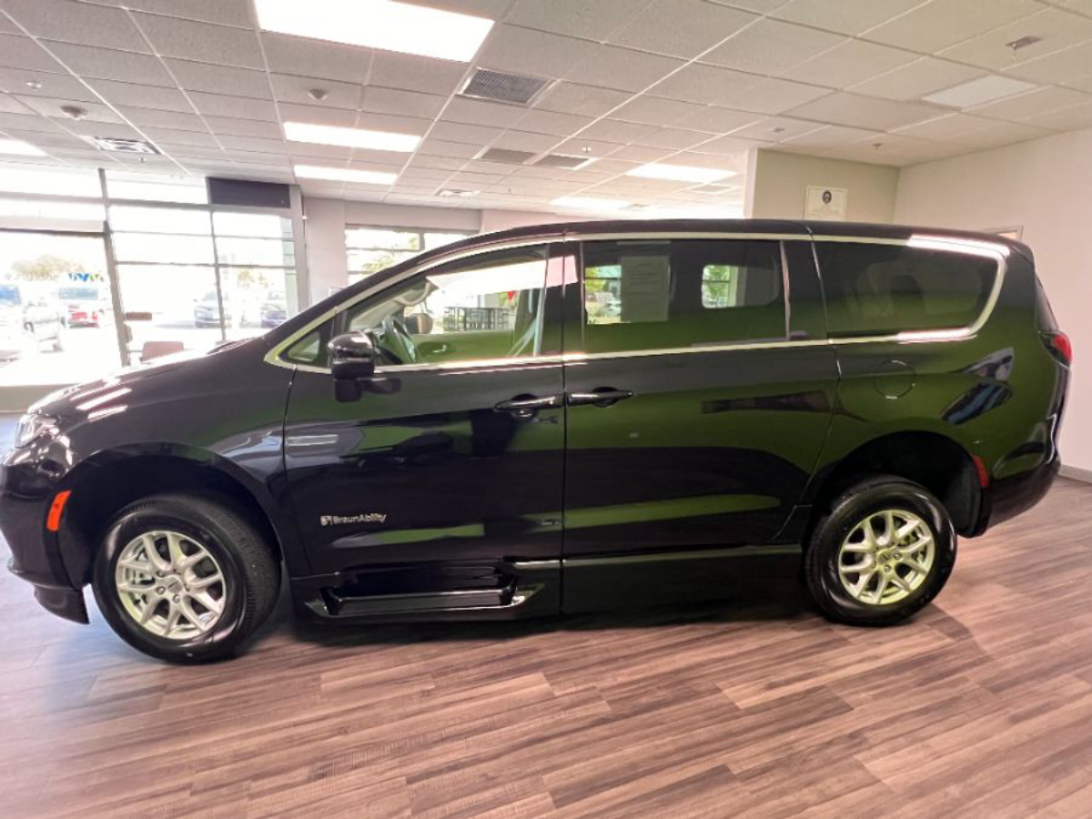 2023 CHRYSLER PACIFICA - Image 14