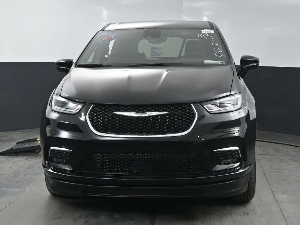 Black Chrysler Pacifica image number 1