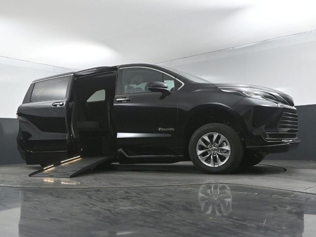 2025 TOYOTA SIENNA - Image 19