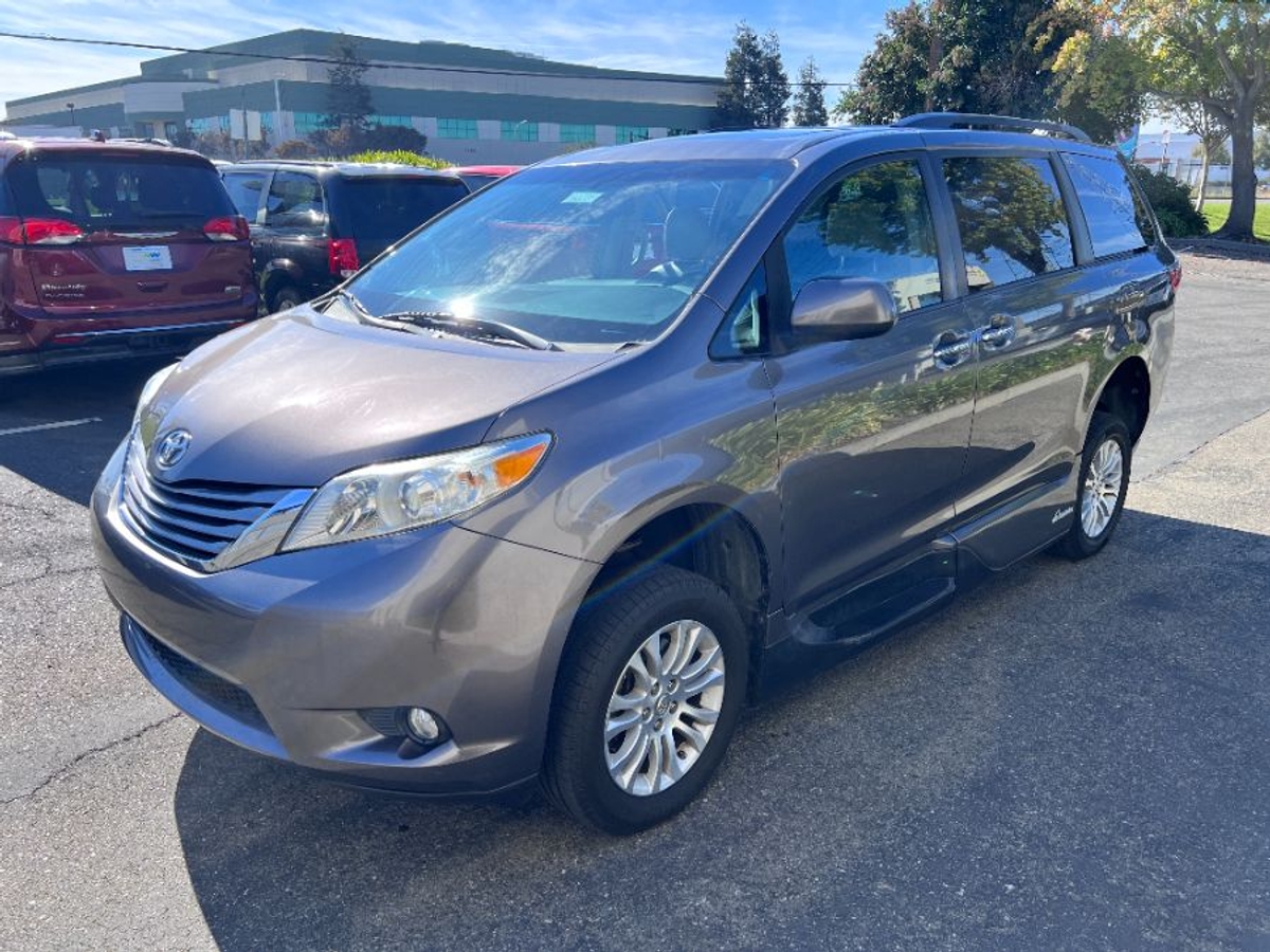 2015 TOYOTA SIENNA - Image 3