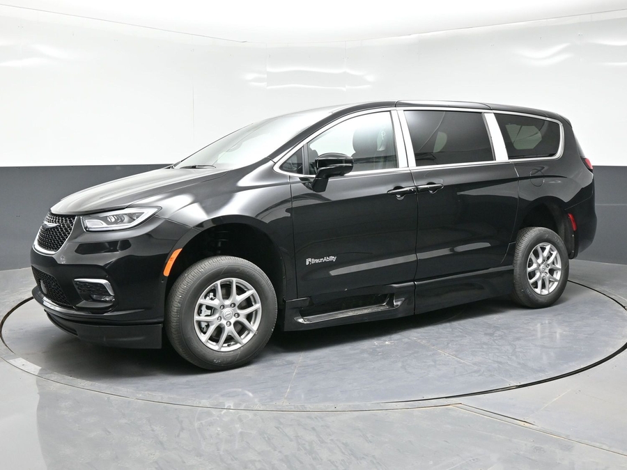 Black Chrysler Pacifica image number 7