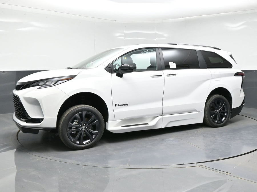 New 2026 Toyota Sienna Hybrid XSE Sport - BraunAbility Side Entry Entry In Floor Automatic Ramp