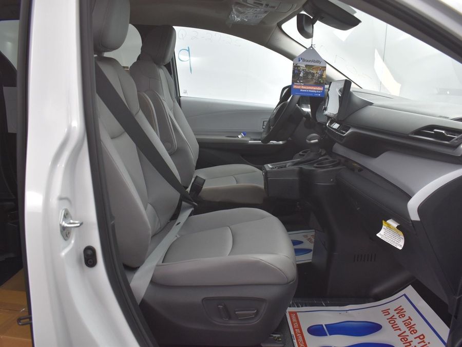 New 2026 Toyota Sienna Hybrid XLE Add - BraunAbility Side Entry Entry Fold Out Automatic Ramp
