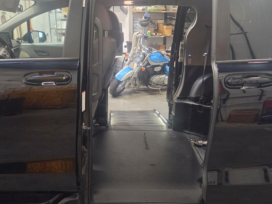 Used 2024 Toyota Sienna Hybrid LE Base - BraunAbility Side Entry Fold Out Automatic Ramp