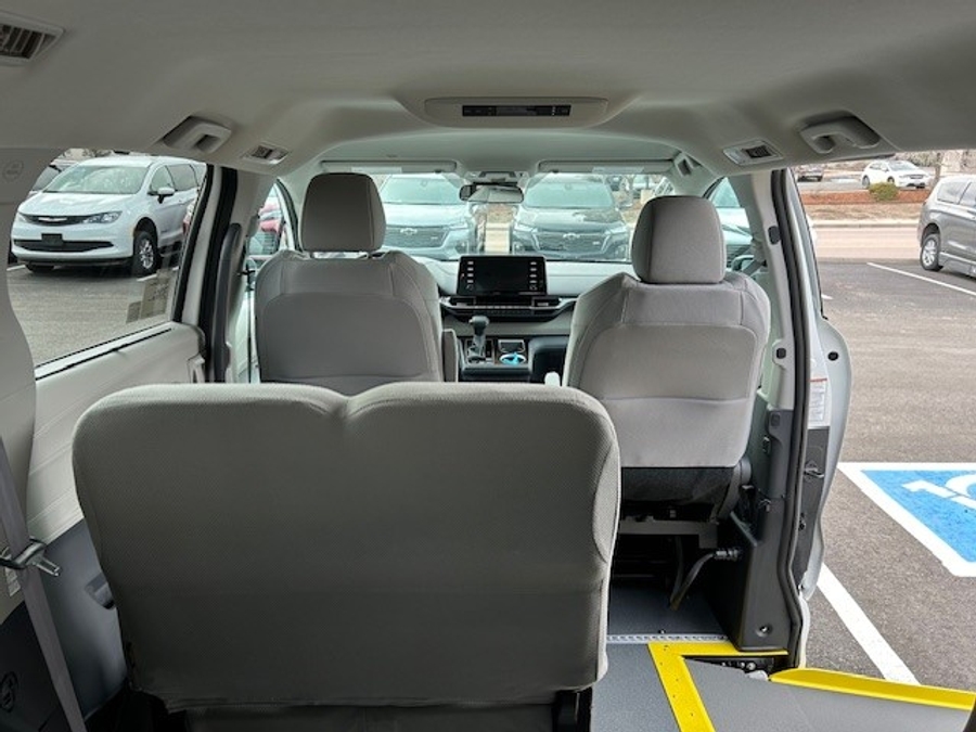 New 2025 Toyota Sienna Hybrid LE AWD w MID ROW - Vantage Mobility Commercial Side Entry Entry In Floor Manual Ramp