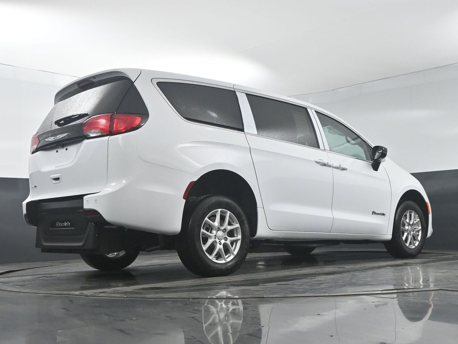 New 2025 Chrysler Voyager LX - BraunAbility Rear Entry Entry Fold Out Manual Ramp