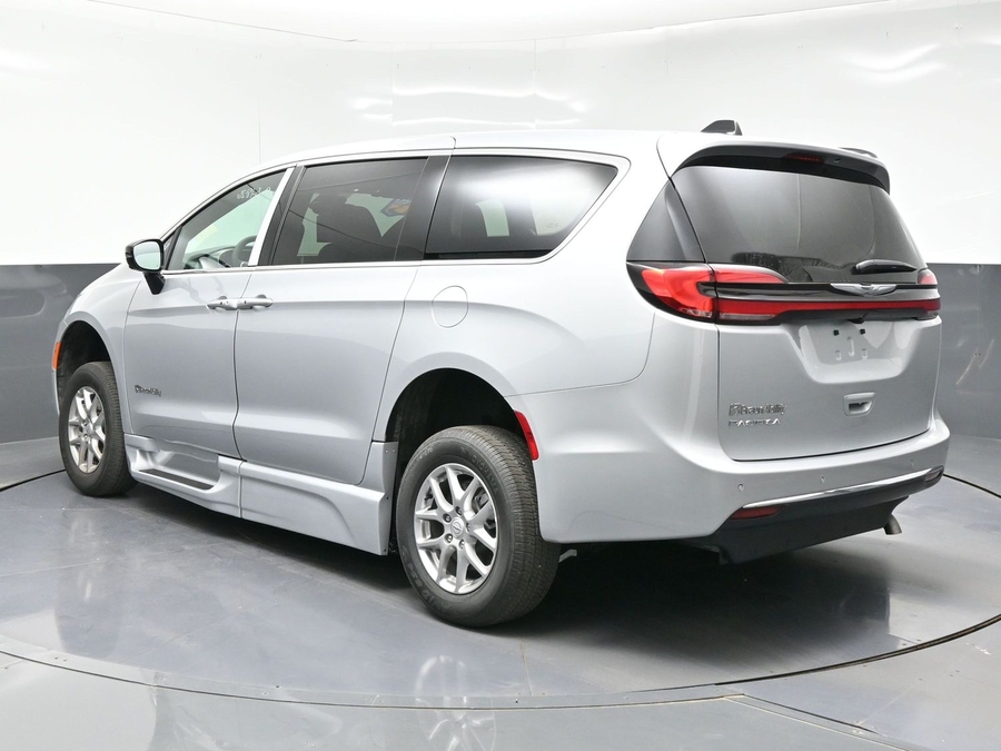 New 2026 Chrysler Pacifica Select Safety - BraunAbility Side Entry In Floor Automatic Ramp
