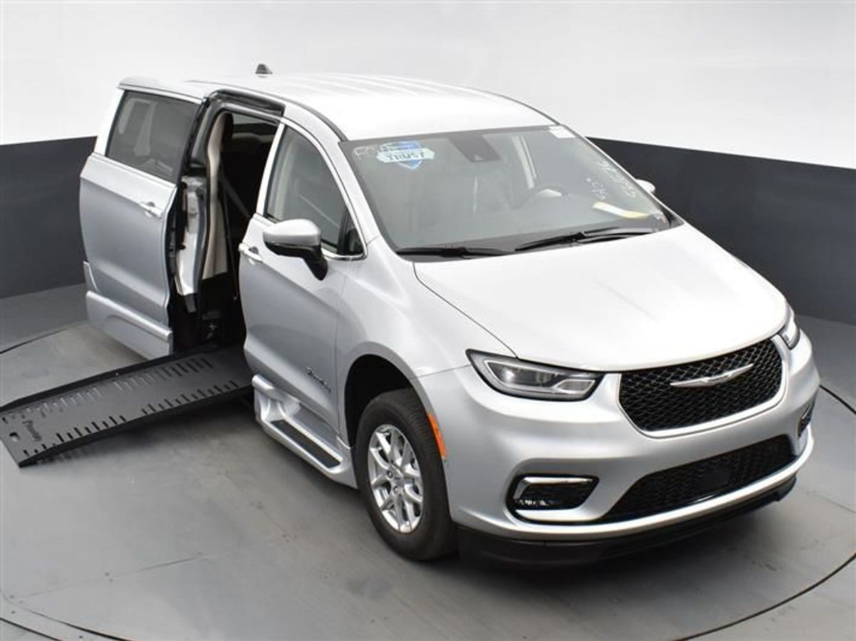 2023 CHRYSLER PACIFICA - Image 8