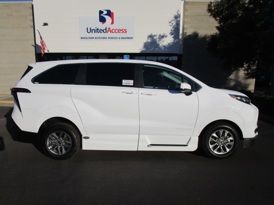 New 2025 Toyota Sienna Hybrid LE AWD w MID ROW - Vantage Mobility Commercial Side Entry Entry In Floor Manual Ramp