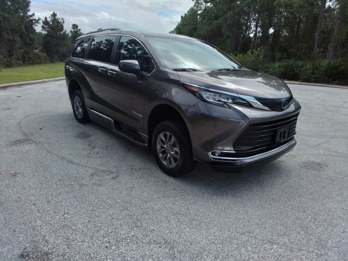 2023 TOYOTA SIENNA - Image 17