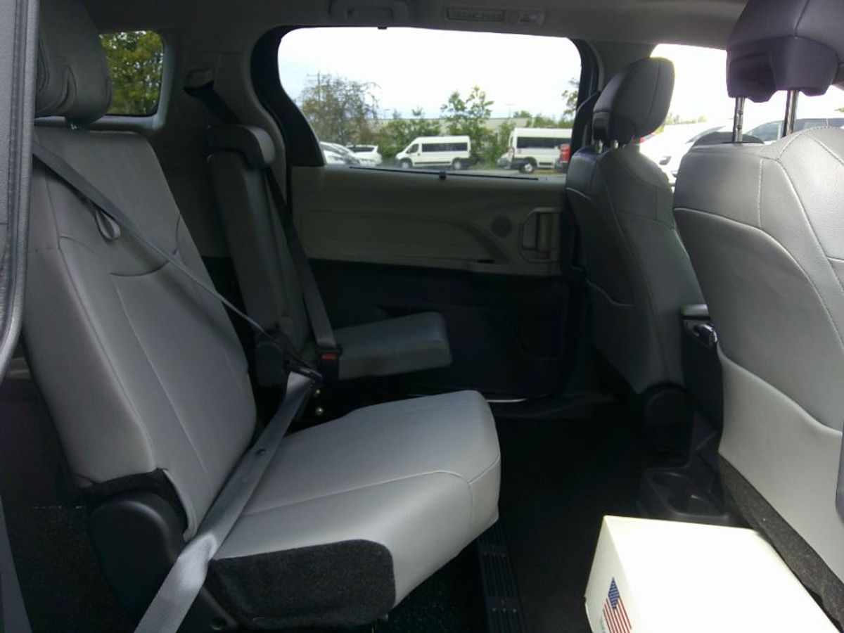2024 TOYOTA SIENNA - Image 17