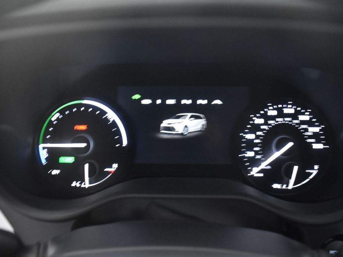 Black Toyota Sienna image number 15