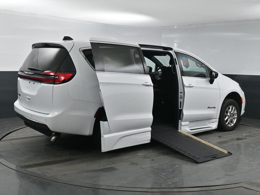 Used 2024 Chrysler Pacifica Touring-L - BraunAbility Side Entry Entry In Floor Automatic Ramp