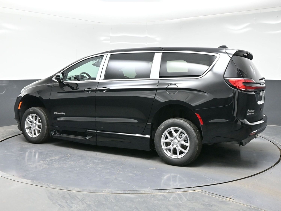 Black Chrysler Pacifica with Side Entry Automatic Fold Out ramp