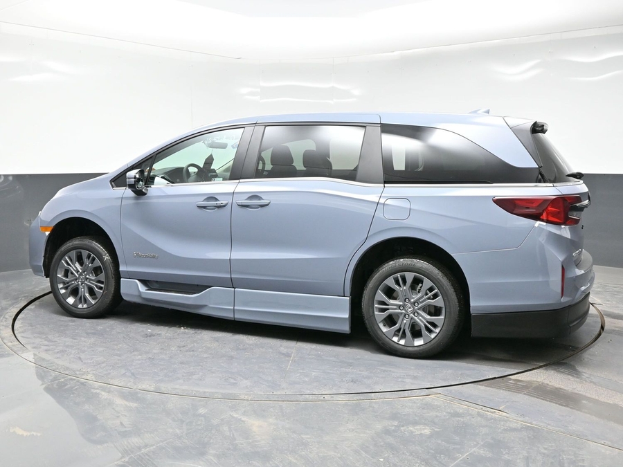 New 2026 Honda Odyssey Touring - BraunAbility Side Entry In Floor Automatic Ramp