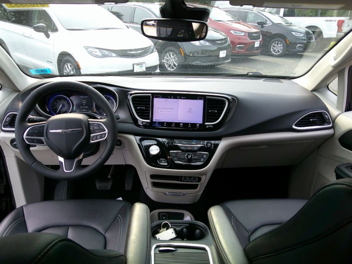 2024 CHRYSLER PACIFICA - Image 15