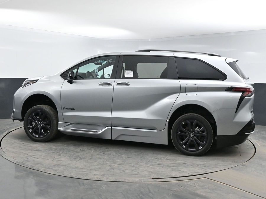 New 2025 Toyota Sienna Hybrid XSE Sport - BraunAbility Side Entry Entry In Floor Automatic Ramp