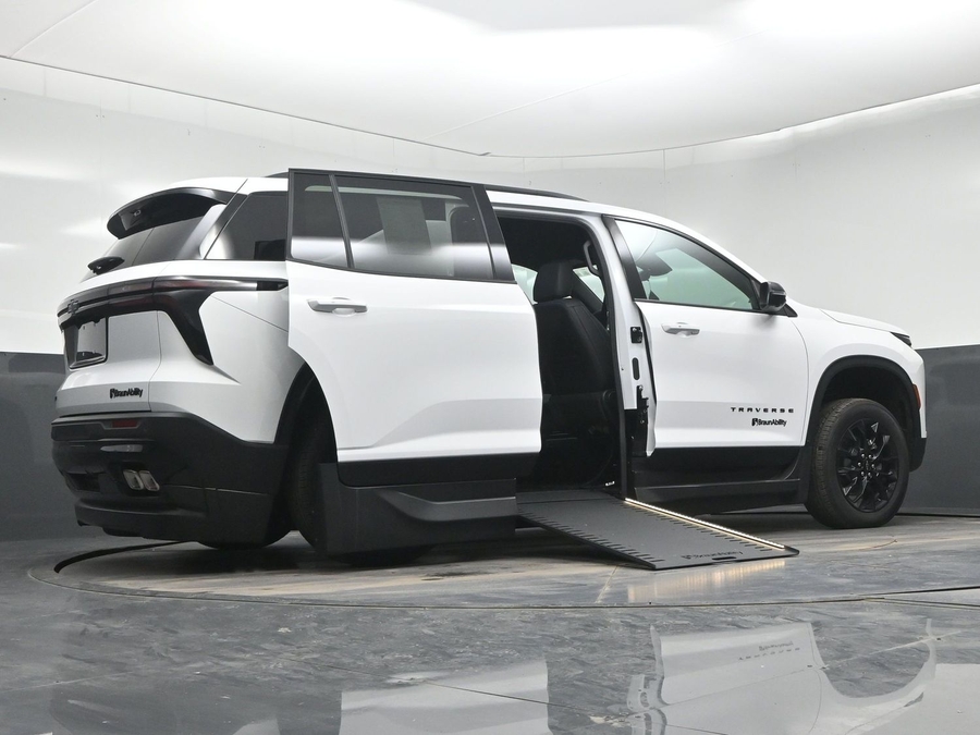 New 2026 Chevrolet Traverse 1LT Midnight - BraunAbility Side Entry In Floor Automatic Ramp