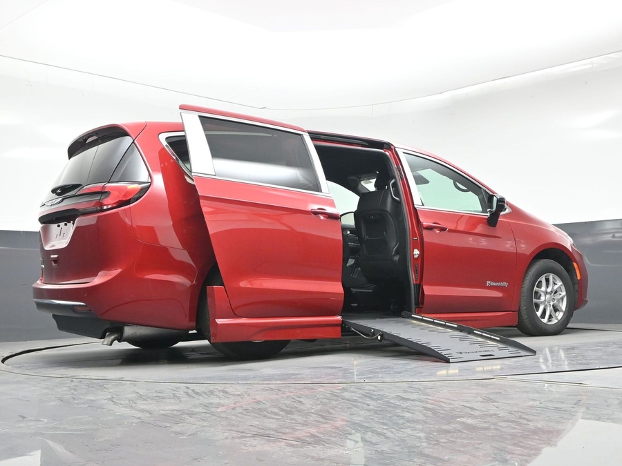 Número de imagen rojo Chrysler Pacifica 18