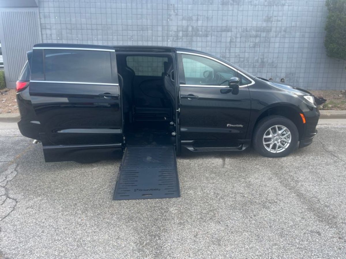 2025 CHRYSLER PACIFICA - Image 2