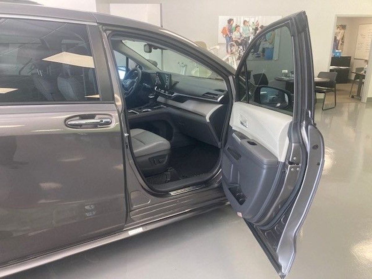 2023 TOYOTA SIENNA - Image 10