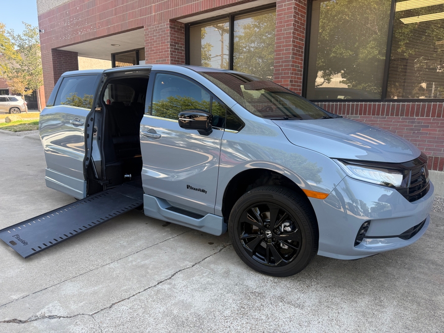 Used 2024 Honda Odyssey Sport - BraunAbility Side Entry In Floor Automatic Ramp