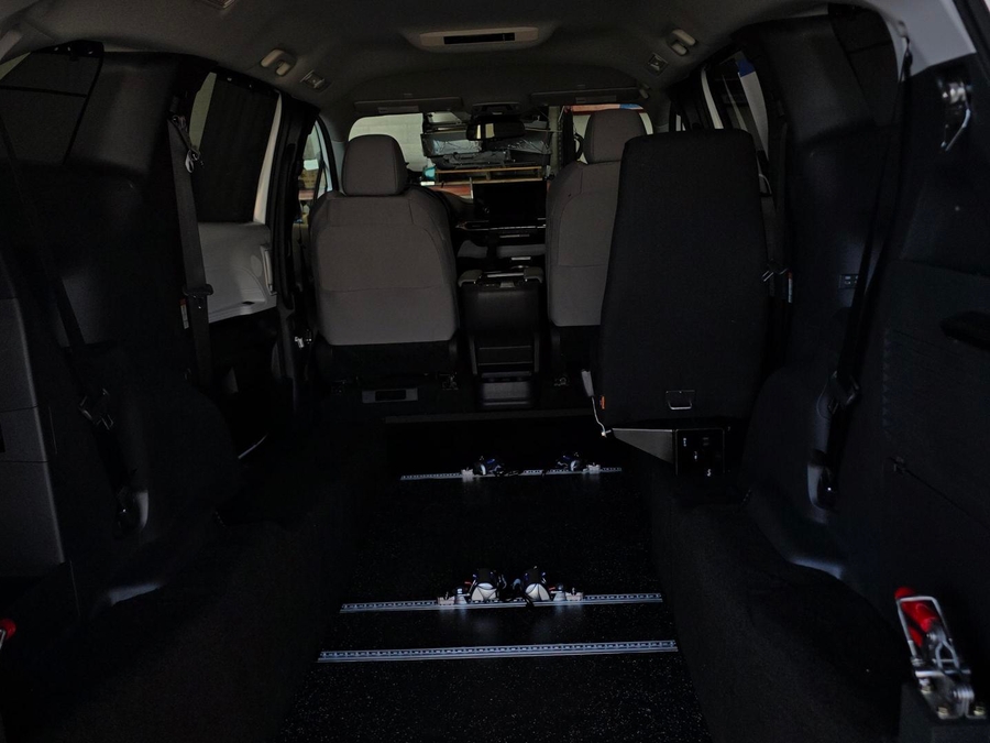 New 2026 Toyota Sienna Hybrid LE - Vantage Mobility Commercial Rear Entry Entry Fold Out Manual Ramp