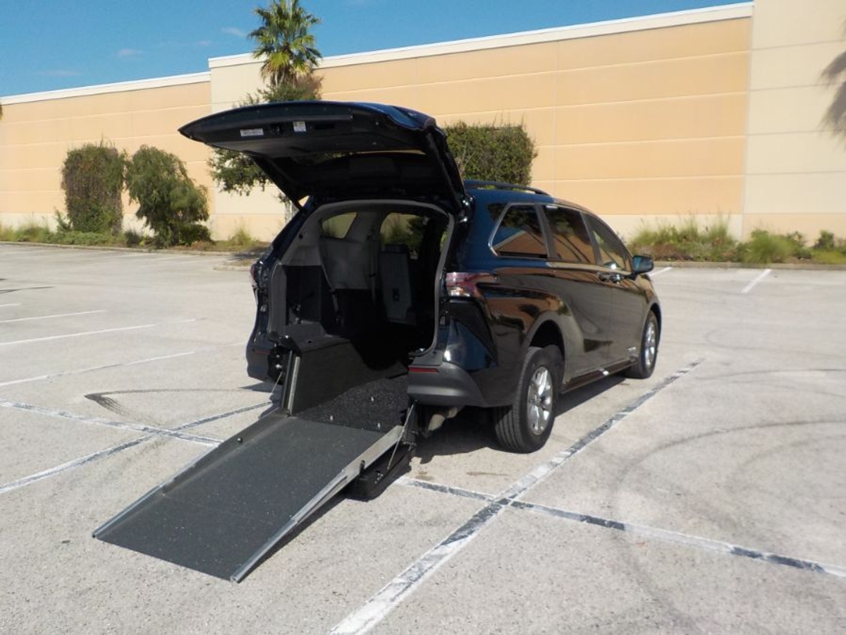 2024 TOYOTA SIENNA - Image 1