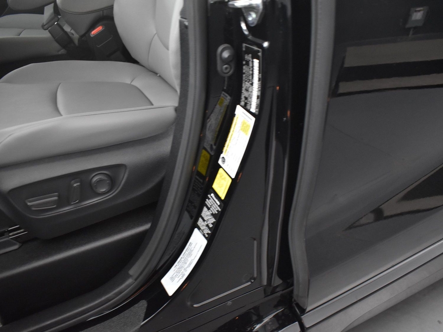 New 2025 Toyota Sienna Hybrid XLE Plus - BraunAbility Side Entry Entry Fold Out Automatic Ramp