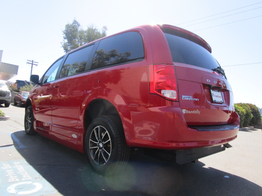 Used 2015 Dodge Grand Caravan SE - BraunAbility Side Entry Entry Fold Out Automatic Ramp