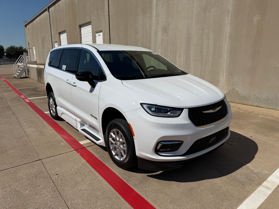 Used 2025 Chrysler Pacifica Select Safety - BraunAbility Side Entry In Floor Automatic Ramp