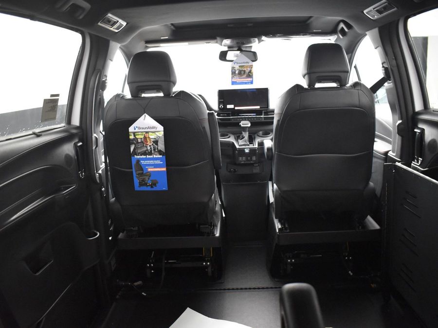 New 2025 Toyota Sienna Hybrid XSE Sport - BraunAbility Side Entry Entry Fold Out Automatic Ramp