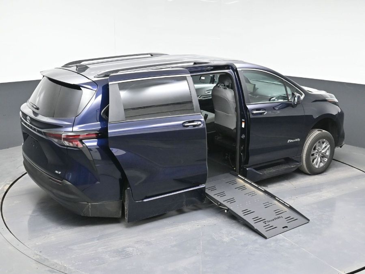 2025 TOYOTA SIENNA - Image 26