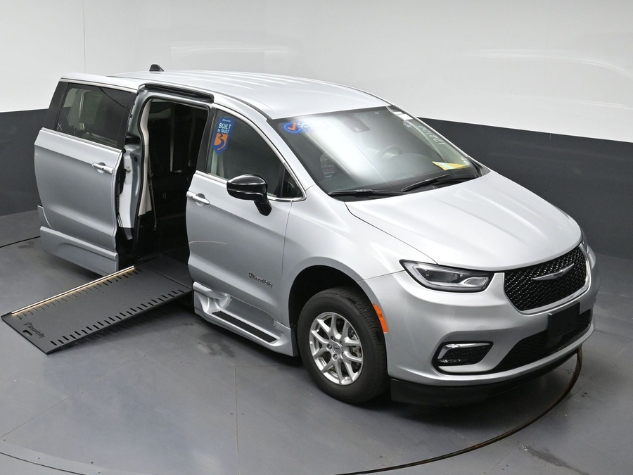 Used 2024 Chrysler Pacifica Touring L - BraunAbility Side Entry In Floor Automatic Ramp