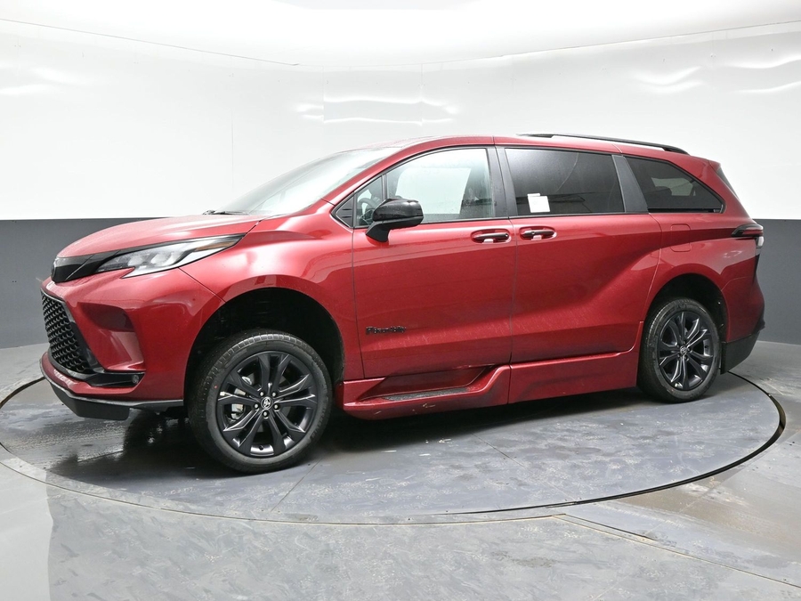 New 2026 Toyota Sienna Hybrid XSE Sport - BraunAbility Side Entry Entry Fold Out Automatic Ramp