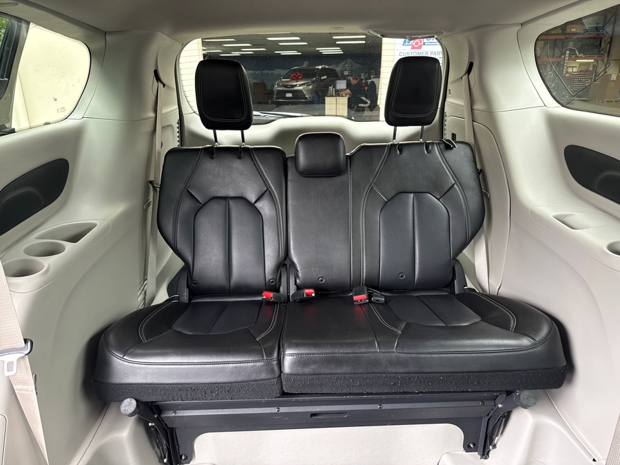 Used 2021 Chrysler Voyager LXi - BraunAbility Side Entry Entry Fold Out Automatic Ramp