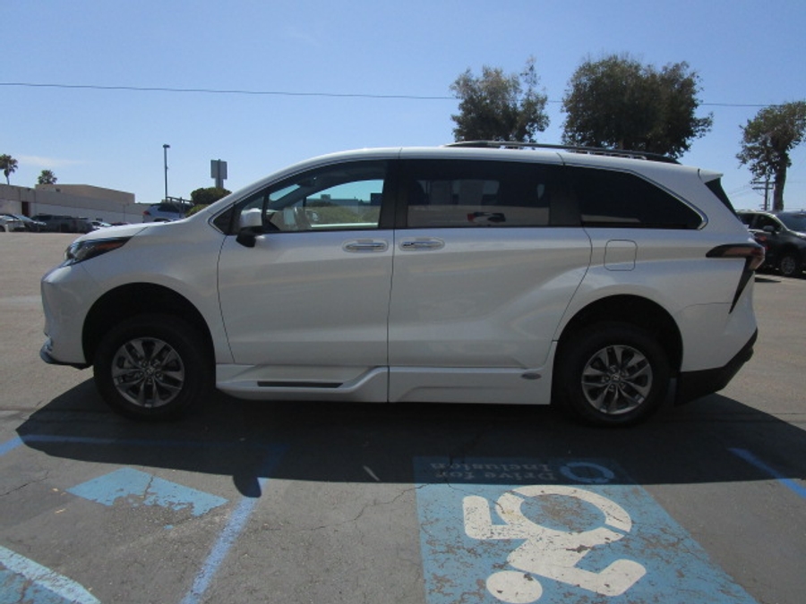 Used 2023 Toyota Sienna Hybrid XLE Plus - BraunAbility Side Entry Entry Fold Out Automatic Ramp