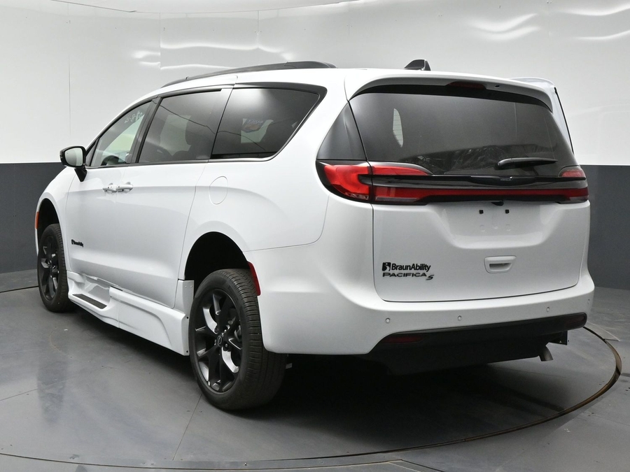 New 2026 Chrysler Pacifica Select Sport - BraunAbility Side Entry Fold Out Automatic Ramp