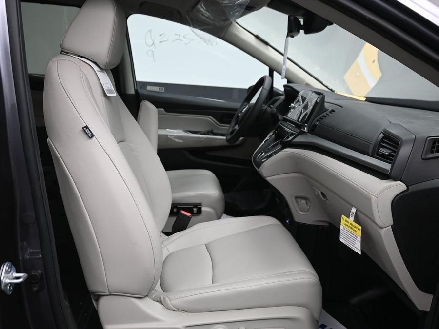 Grey Honda Odyssey image number 8