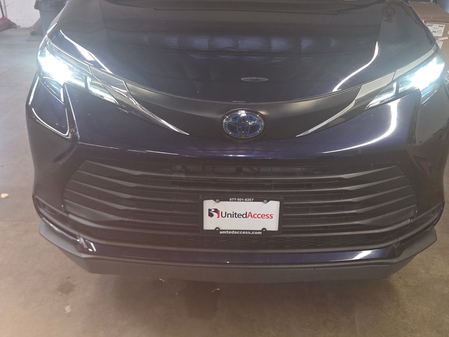 Used 2022 Toyota Sienna Hybrid LE - BraunAbility Side Entry Fold Out Automatic Ramp