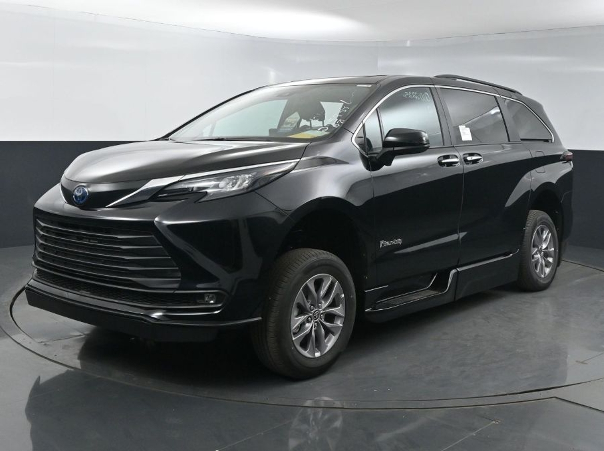 2025 TOYOTA SIENNA - Image 3